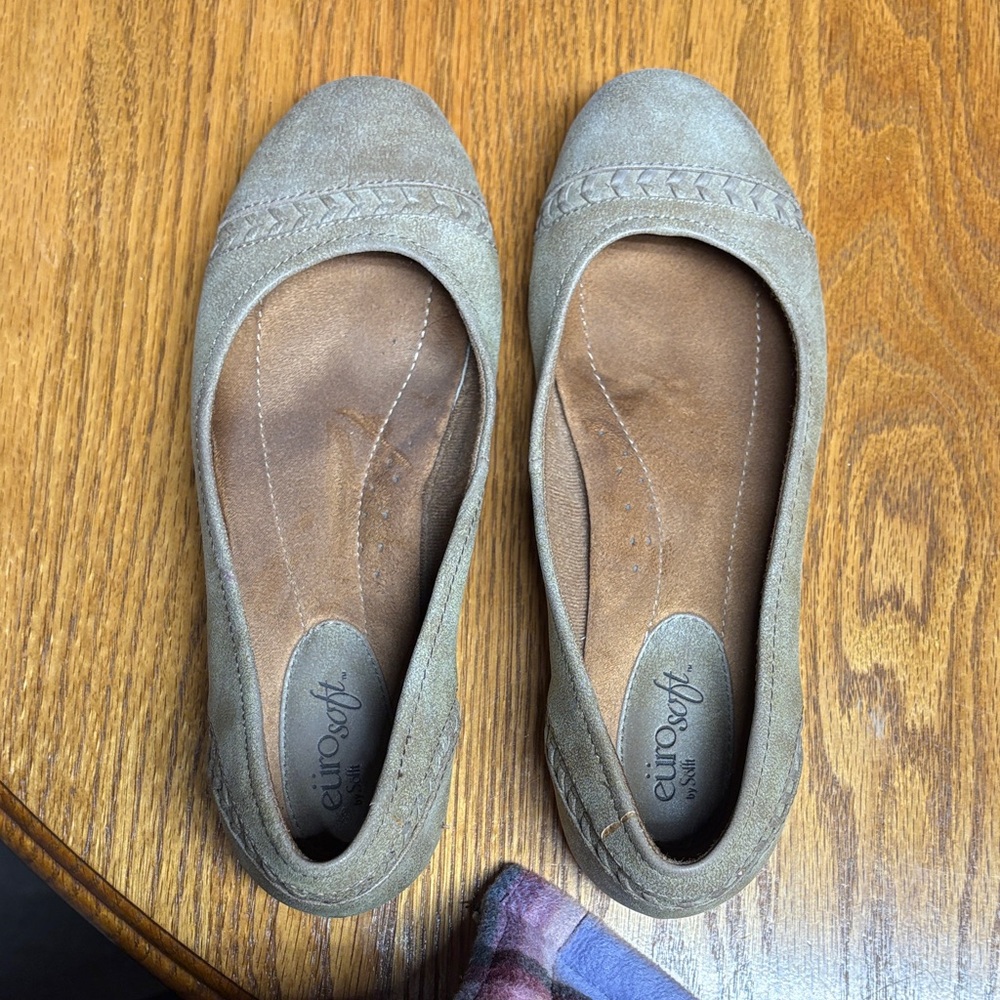 Women's Tan Flats